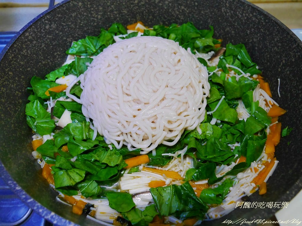 【素食料理】十分鐘時蔬炒麵,加了秘密武器,更加香醇美味喔! - 第14張圖 P2120240