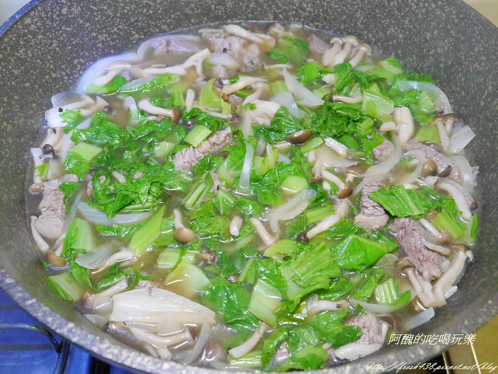 【新手廚房】十分鐘牛肉燴飯,保證人人都會! - 第9張圖 P2130406