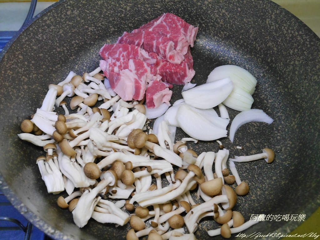【新手廚房】十分鐘牛肉燴飯,保證人人都會! - 第3張圖 P2130397