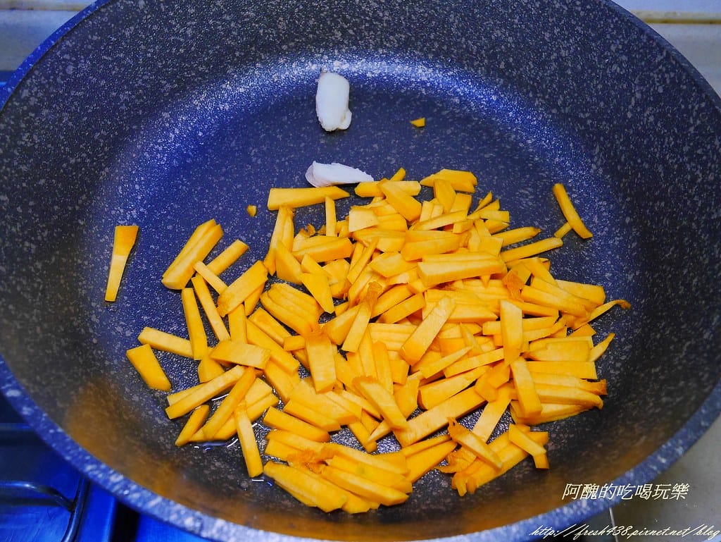 【素食料理】十分鐘時蔬炒麵,加了秘密武器,更加香醇美味喔! - 第7張圖 P2120226