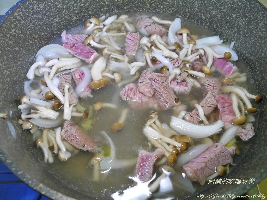 【新手廚房】十分鐘牛肉燴飯,保證人人都會! - 第6張圖 P2130402