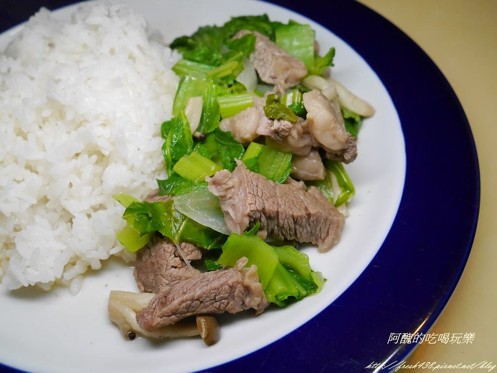 【新手廚房】十分鐘牛肉燴飯,保證人人都會! - 第11張圖 P2130410