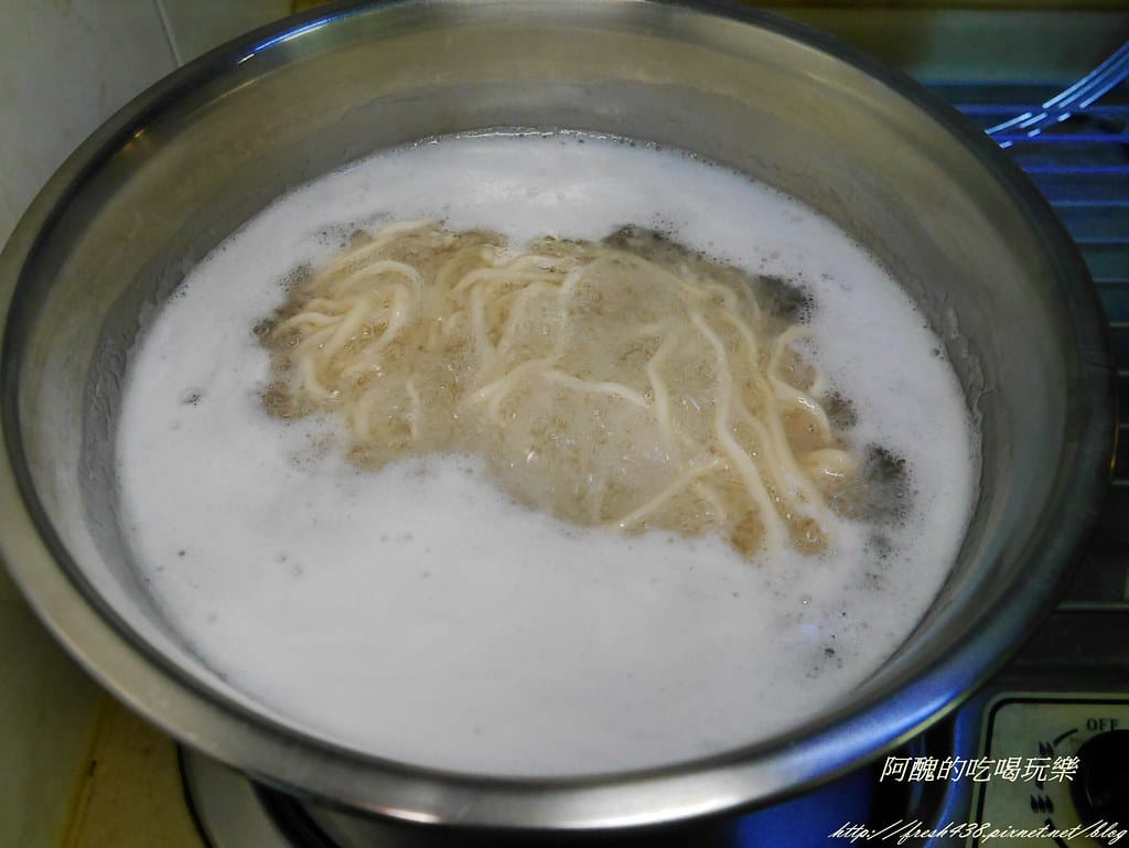 【素食料理】十分鐘時蔬炒麵,加了秘密武器,更加香醇美味喔! - 第4張圖 P2120221