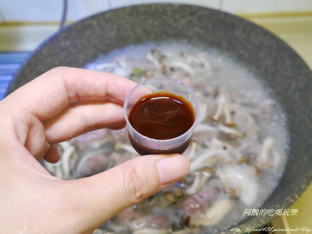 【新手廚房】十分鐘牛肉燴飯,保證人人都會! - 第7張圖 P2130403