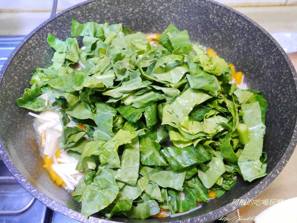 【素食料理】十分鐘時蔬炒麵,加了秘密武器,更加香醇美味喔! - 第12張圖 P2120236