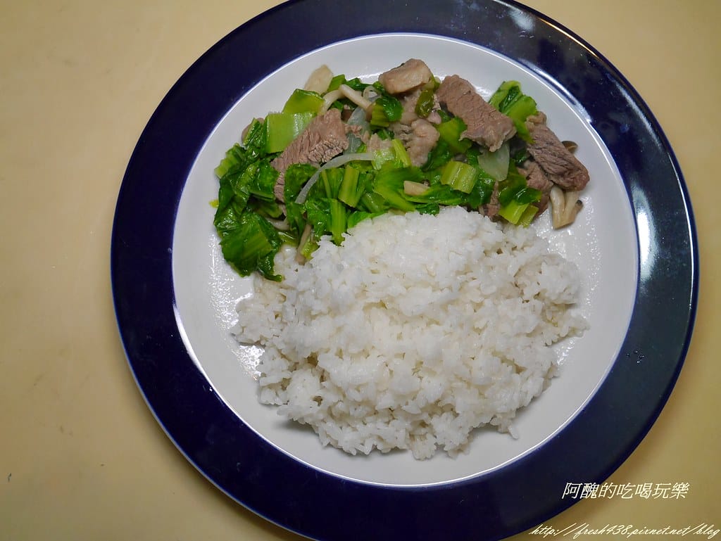 【新手廚房】十分鐘牛肉燴飯,保證人人都會! - 第10張圖 P2130408