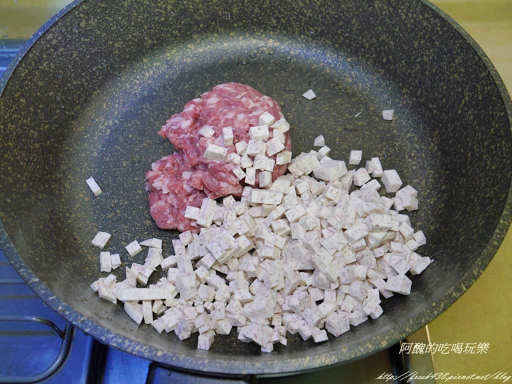 【健脾益胃食譜】芋頭肉末,簡單快速又下飯的料理,想減重,就來吃芋頭吧! - 第3張圖 P2130620