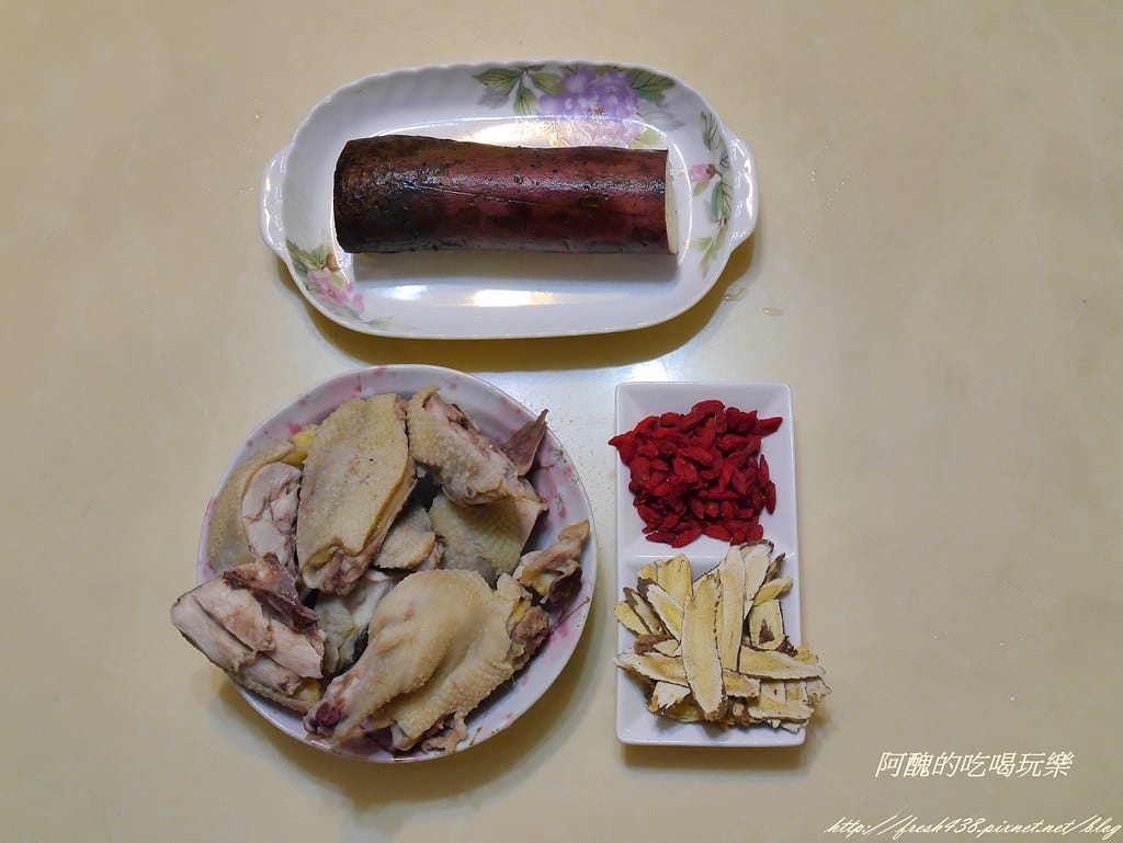 【抗過敏食譜】黃耆枸杞山藥雞湯,預防感冒、增強體力、保肝護眼顧腸胃的超棒湯品。 - 第2張圖 P2130609