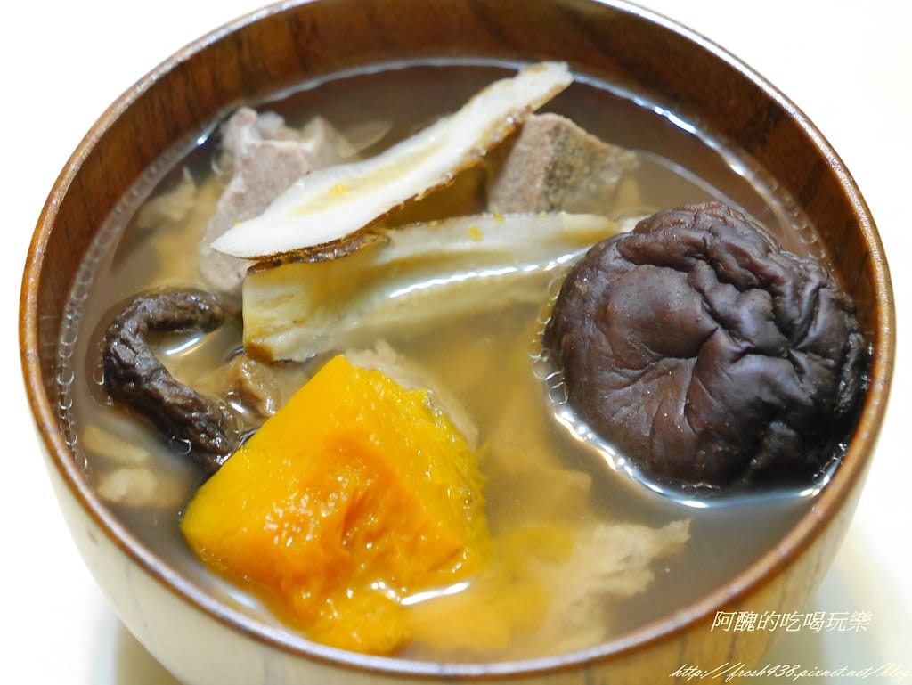 【電鍋料理】預防腸病毒、提升免疫力,快來喝南瓜香菇黃耆湯吧! - 第1張圖 P2130661