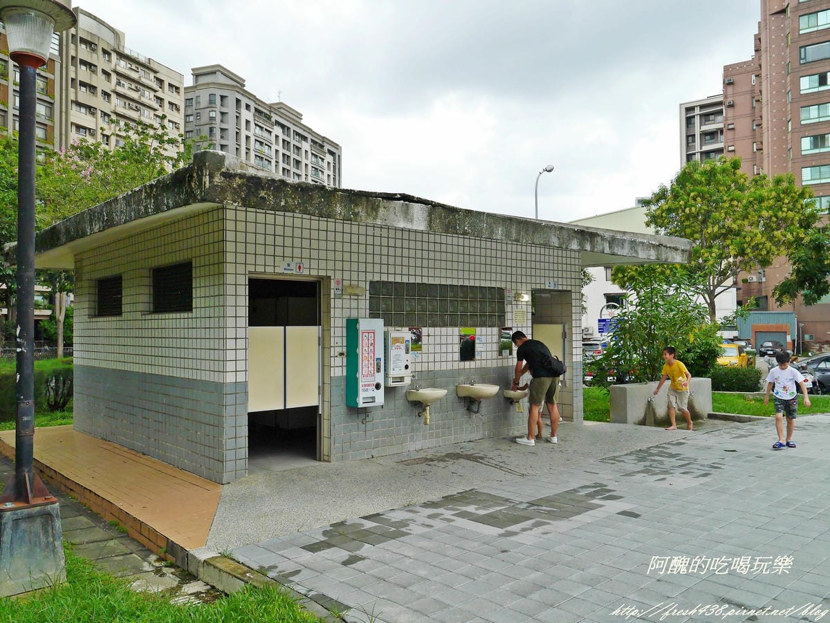 P2380889