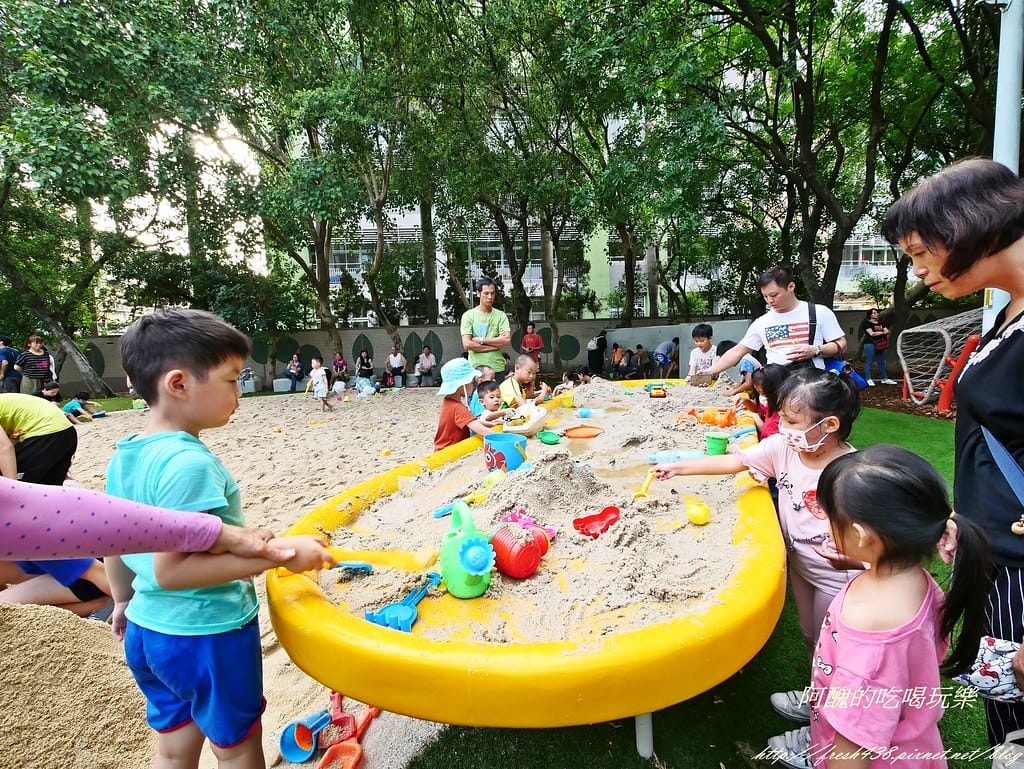【新北免費景點】板橋四維公園,巨獸攀爬遊戲場、超大沙坑,等您一起來同樂。 - 第33張圖 P1430222