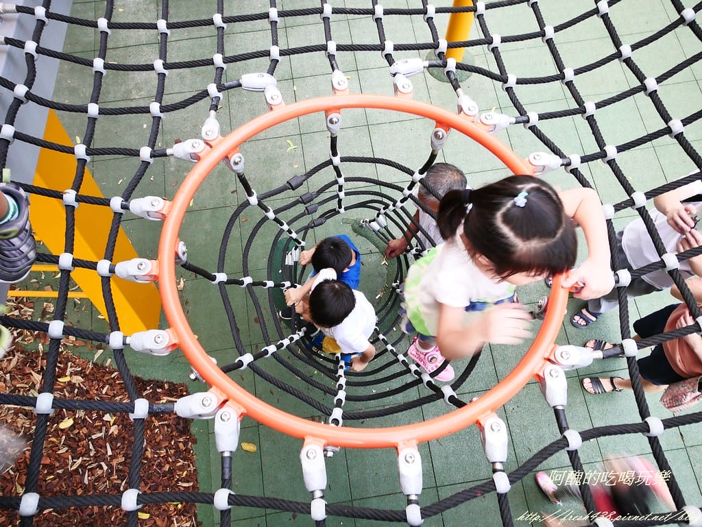 【新北免費景點】板橋四維公園,巨獸攀爬遊戲場、超大沙坑,等您一起來同樂。 - 第25張圖 P1430241