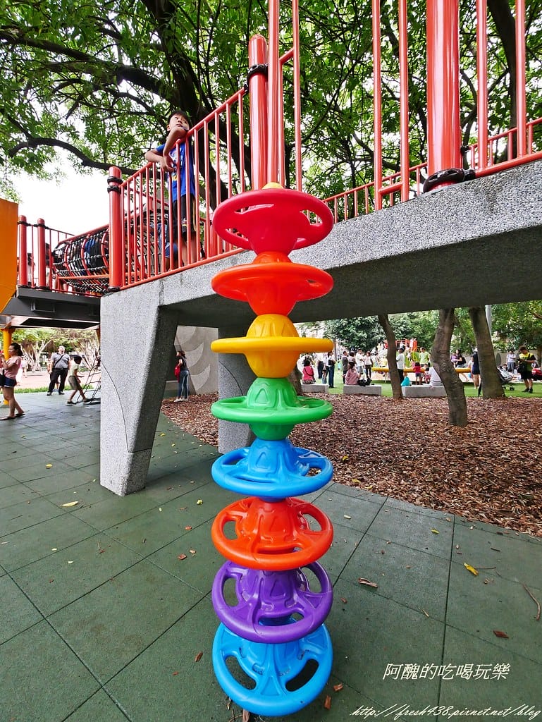 【新北免費景點】板橋四維公園,巨獸攀爬遊戲場、超大沙坑,等您一起來同樂。 - 第20張圖 P1430213