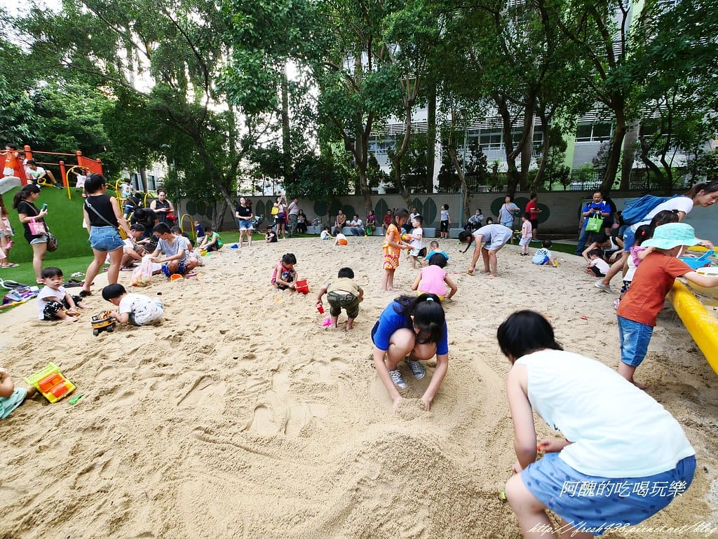 【新北免費景點】板橋四維公園,巨獸攀爬遊戲場、超大沙坑,等您一起來同樂。 - 第32張圖 P1430182