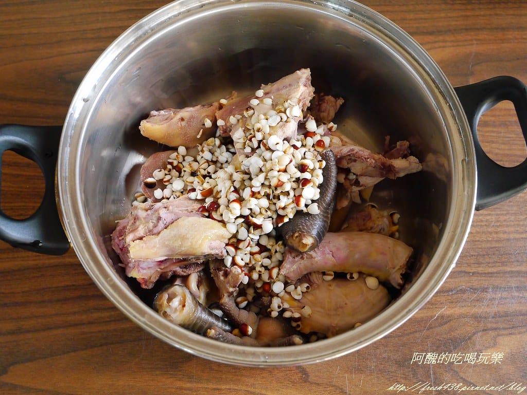 四神雞湯,非中藥,用天然食材熬煮,幫助身體除濕,止咳健胃的好湯品。 - 第7張圖 P2410025