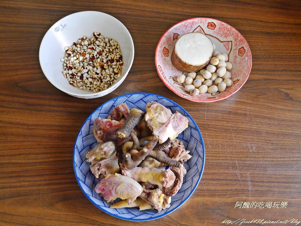 四神雞湯,非中藥,用天然食材熬煮,幫助身體除濕,止咳健胃的好湯品。 - 第6張圖 P2410024