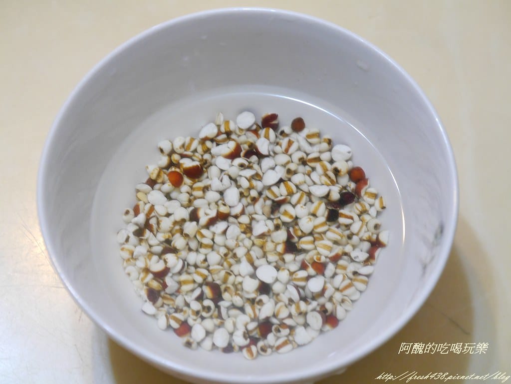 四神雞湯,非中藥,用天然食材熬煮,幫助身體除濕,止咳健胃的好湯品。 - 第3張圖 P2410009