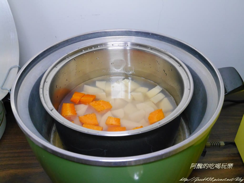 【電鍋料理】玉米濃湯動物義大利麵,無蛋、無奶、不加麵粉與奶油,健康清爽無負擔。 - 第5張圖 P2410148