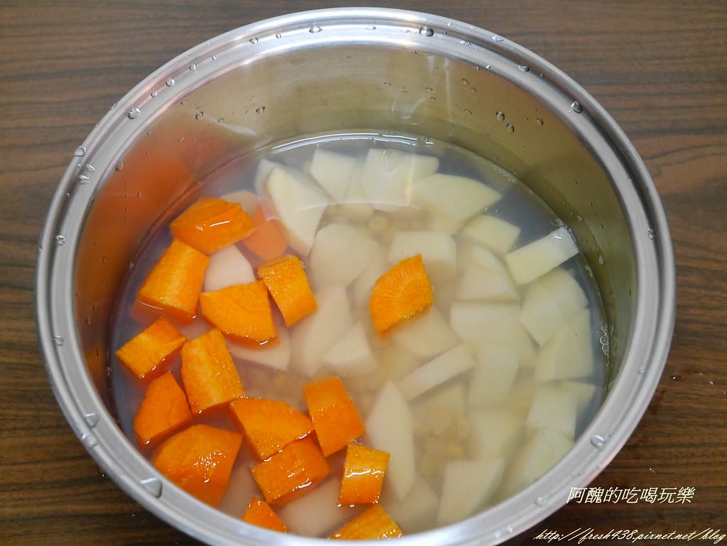 【電鍋料理】玉米濃湯動物義大利麵,無蛋、無奶、不加麵粉與奶油,健康清爽無負擔。 - 第4張圖 P2410147