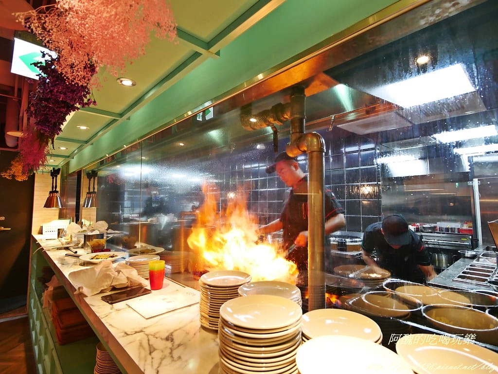 【桃園美食推薦】樂尼尼桃園統領店,吃美食、拍美照,ig打卡新據點,義式料理超美味。 - 第22張圖 P1440421