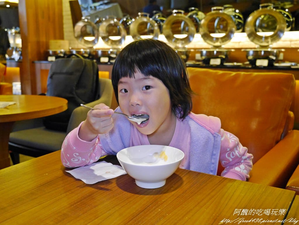 【台北住宿】宜家商旅,房間超大、溫馨舒適,早餐多元又豐盛,完全顛覆商旅小而窄的印象。 - 第84張圖 P2410741