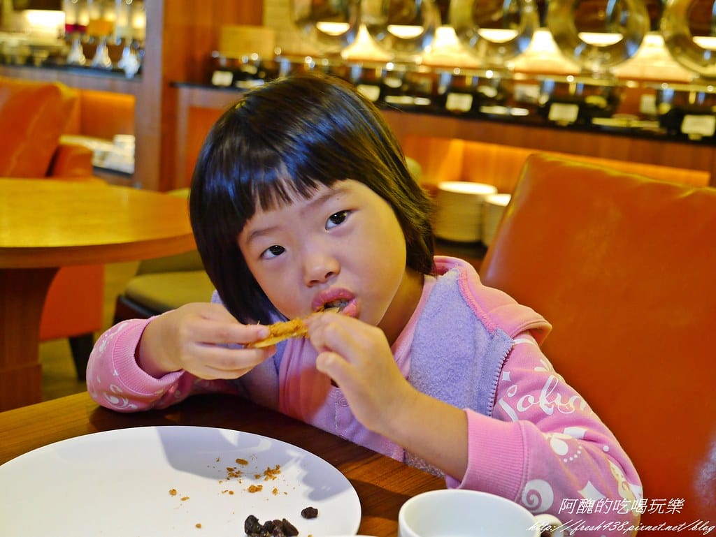 【台北住宿】宜家商旅,房間超大、溫馨舒適,早餐多元又豐盛,完全顛覆商旅小而窄的印象。 - 第83張圖 P2410719