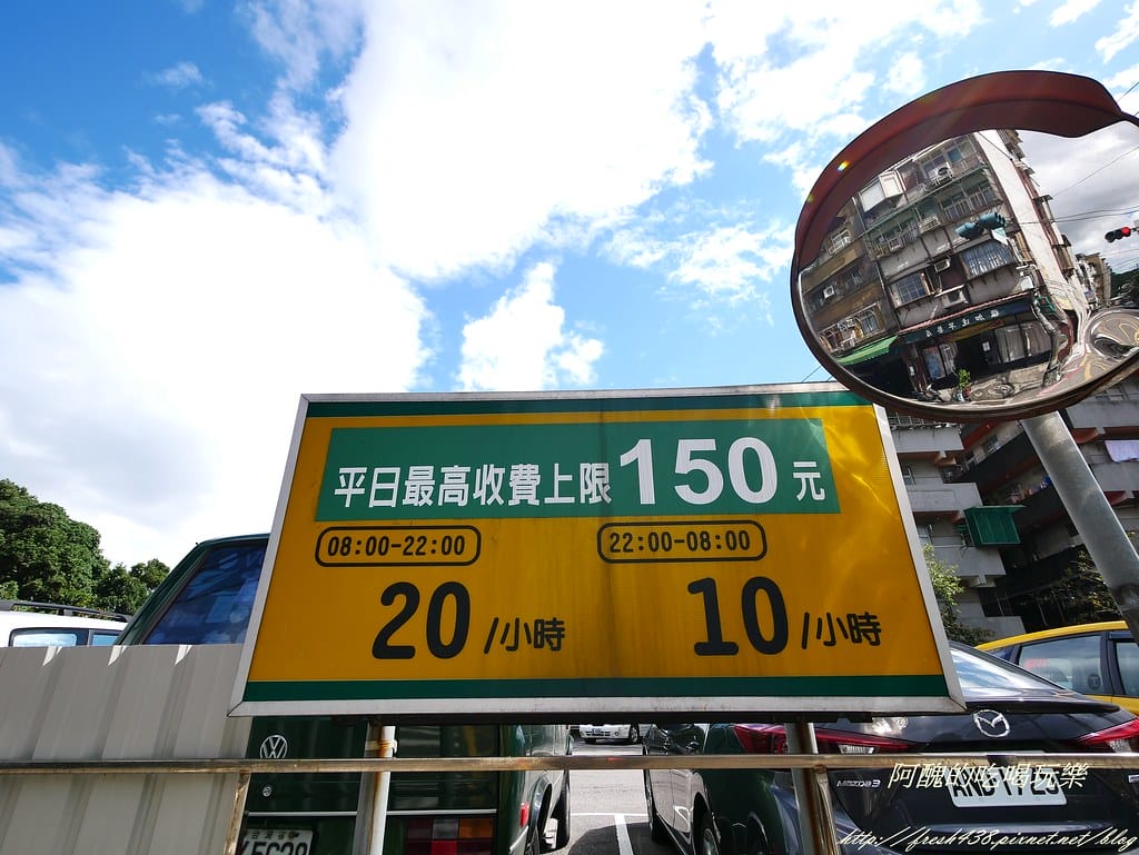 【新北特色公園】汐止白雲公園,以紙飛機為主題,三層9道溜滑梯、環形6人鞦韆與大沙坑,孩子的快樂天堂! - 第4張圖 P1450192