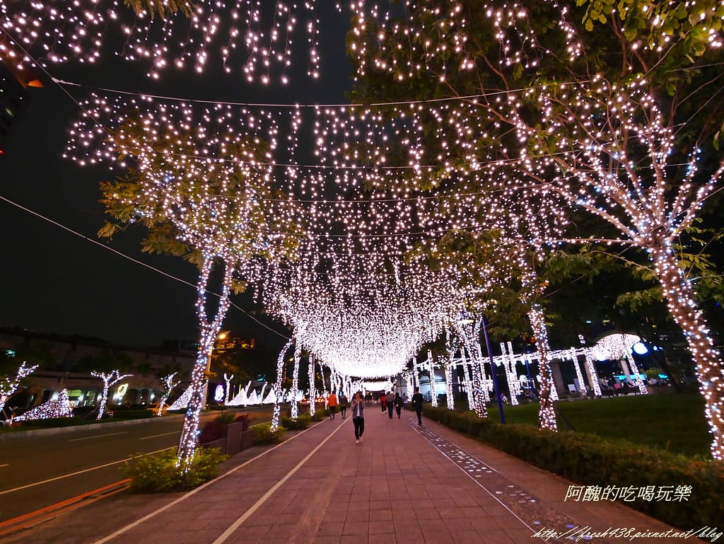 【新北市免費景點】2018新北市歡樂耶誕城,詳細活動、交通資訊、主燈介紹,玩樂全攻略! - 第81張圖 P1450235