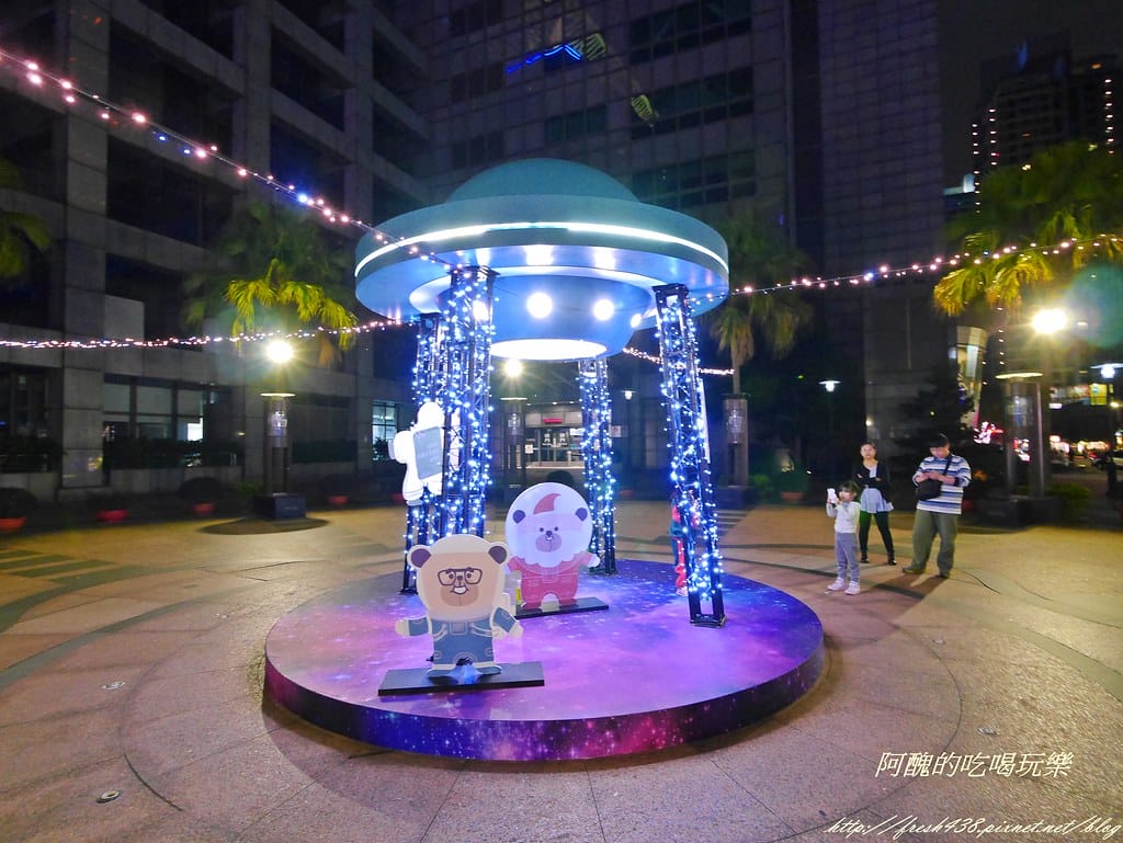 【新北市免費景點】2018新北市歡樂耶誕城,詳細活動、交通資訊、主燈介紹,玩樂全攻略! - 第13張圖 P2430088