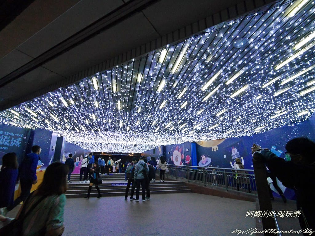 【新北市免費景點】2018新北市歡樂耶誕城,詳細活動、交通資訊、主燈介紹,玩樂全攻略! - 第6張圖 P2430100