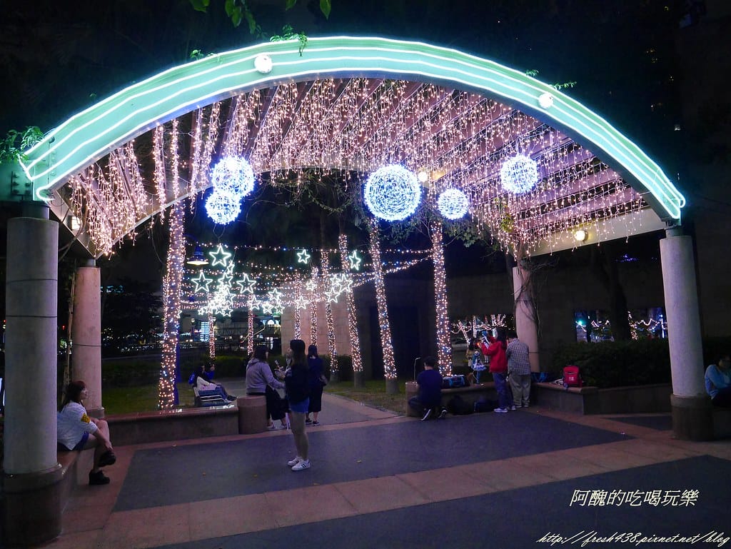 【新北市免費景點】2018新北市歡樂耶誕城,詳細活動、交通資訊、主燈介紹,玩樂全攻略! - 第80張圖 P2420932