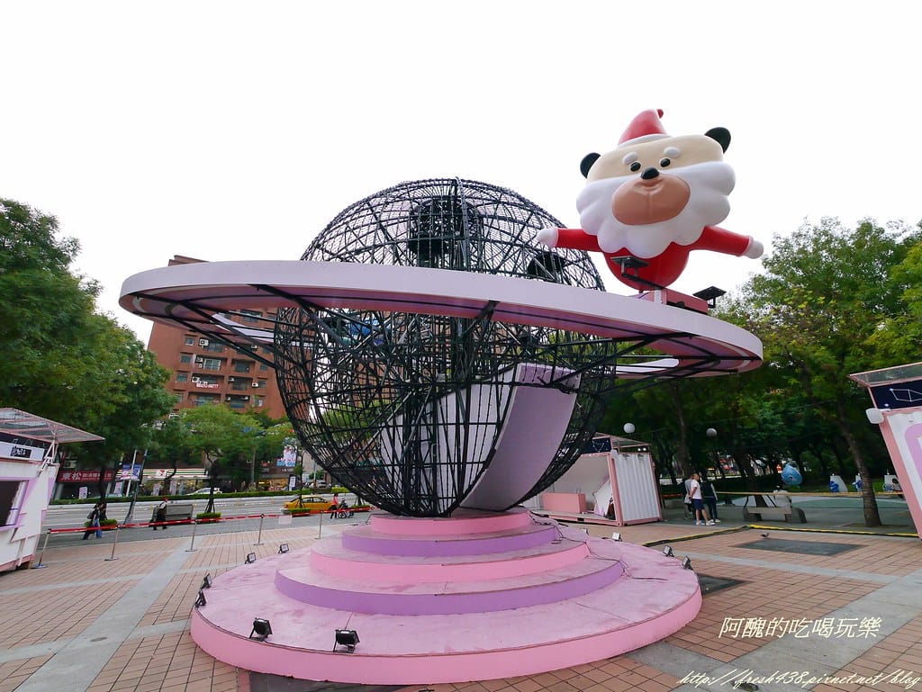 【新北市免費景點】2018新北市歡樂耶誕城,詳細活動、交通資訊、主燈介紹,玩樂全攻略! - 第28張圖 P2430020