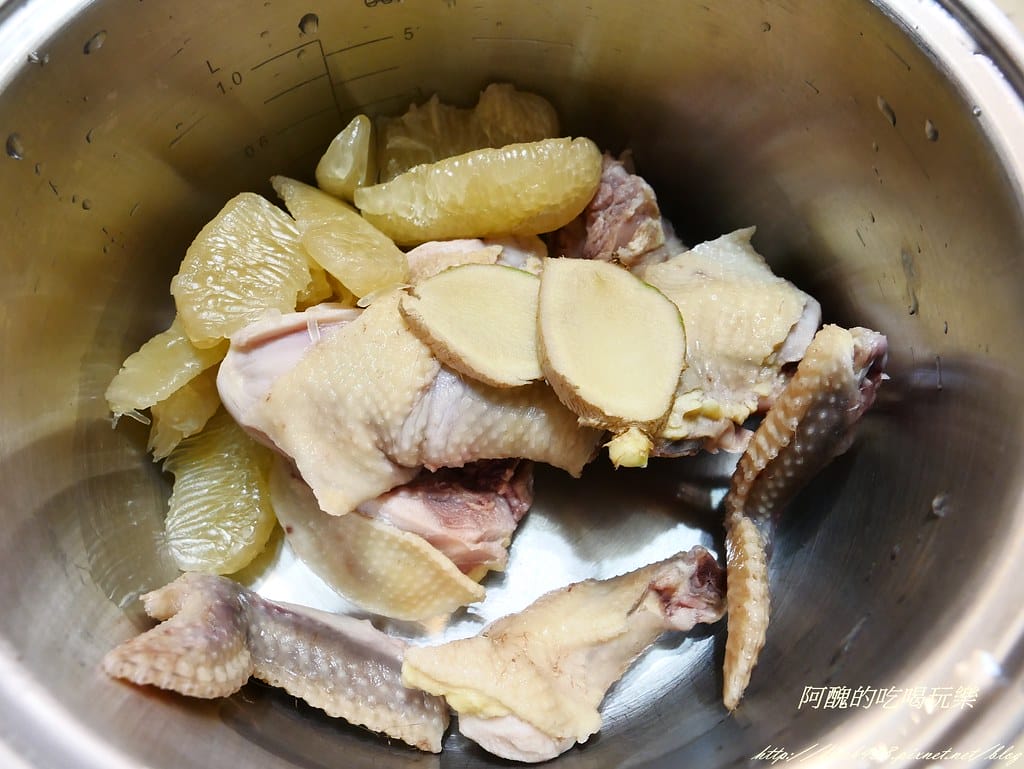 【電鍋食譜】柚子雞湯,止咳化痰、開胃潤肺又補血,熟吃柚子更健康喔! - 第5張圖 P1460390