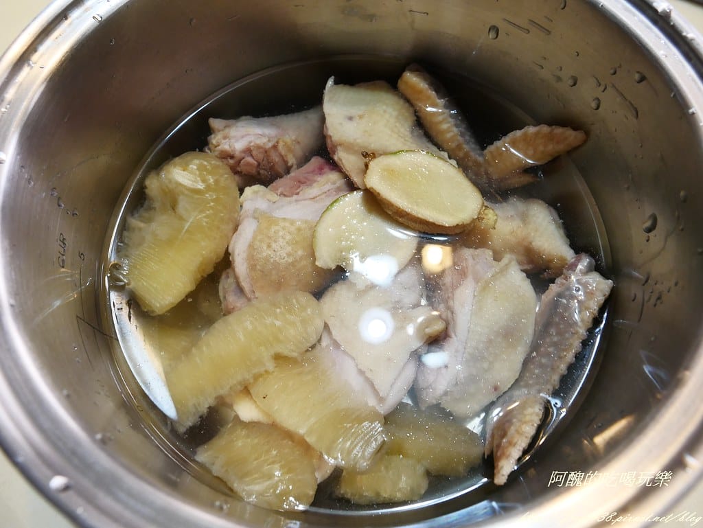 【電鍋食譜】柚子雞湯,止咳化痰、開胃潤肺又補血,熟吃柚子更健康喔! - 第6張圖 P1460391