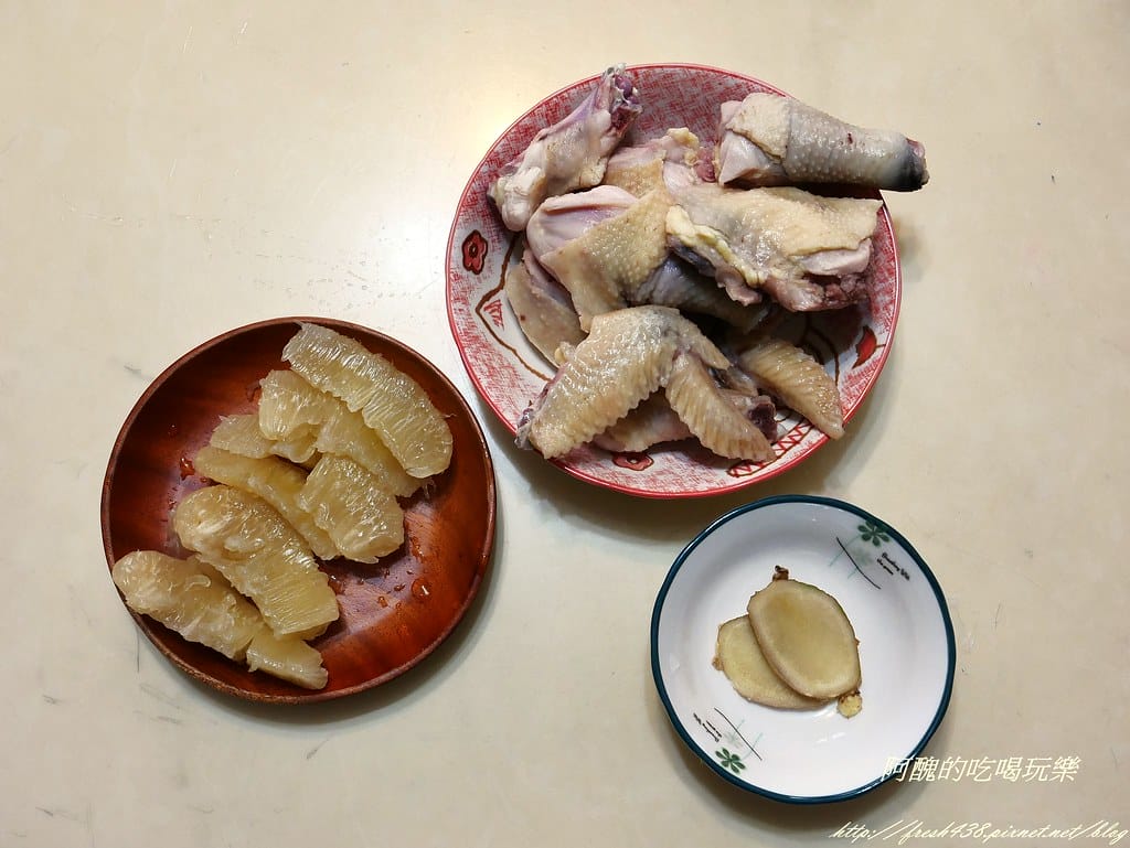 【電鍋食譜】柚子雞湯,止咳化痰、開胃潤肺又補血,熟吃柚子更健康喔! - 第2張圖 P1460386