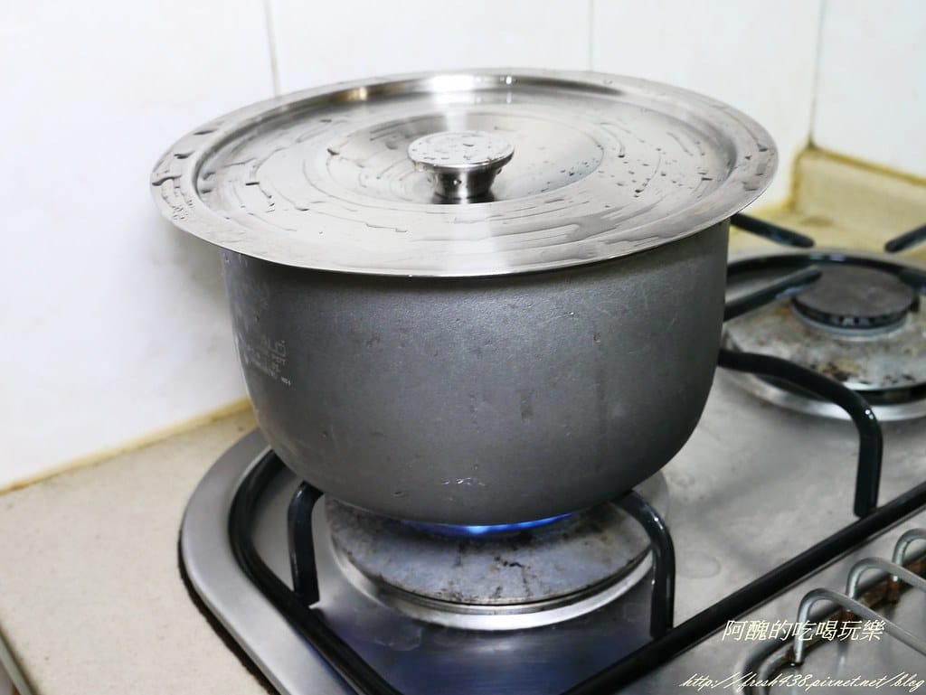 【增強抵抗力食譜】牛蒡洋蔥紅蘿蔔排骨湯,預防感冒、對抗過敏的湯品,簡單易做保證人人會。 - 第7張圖 P1460399