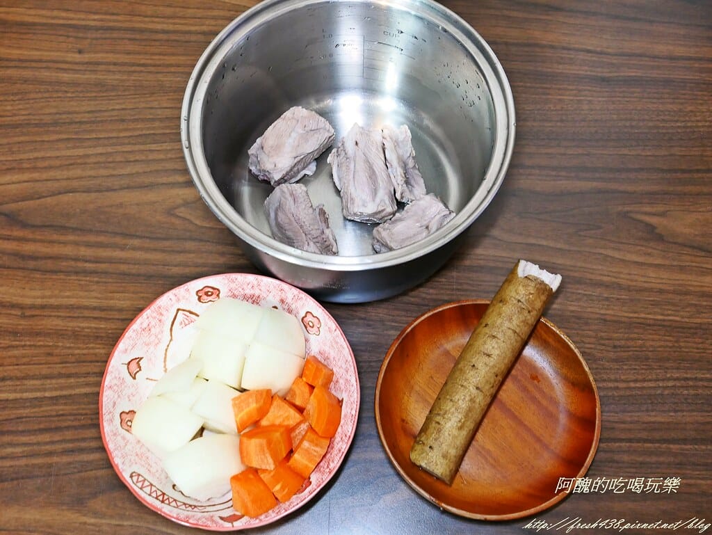 【增強抵抗力食譜】牛蒡洋蔥紅蘿蔔排骨湯,預防感冒、對抗過敏的湯品,簡單易做保證人人會。 - 第2張圖 P1460396