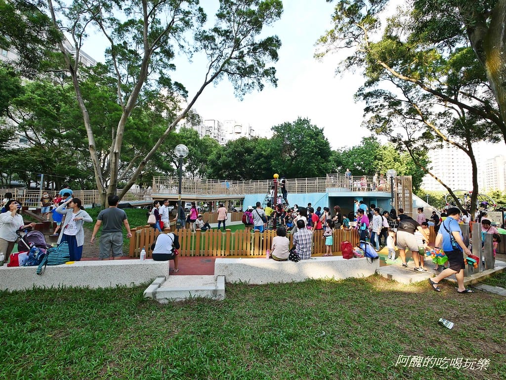【新北特色公園】林口小熊公園/林口公鄰23公園,超可愛的小熊共融遊戲場,設備完善、林木成蔭,還可野餐哦! - 第26張圖 P1440367