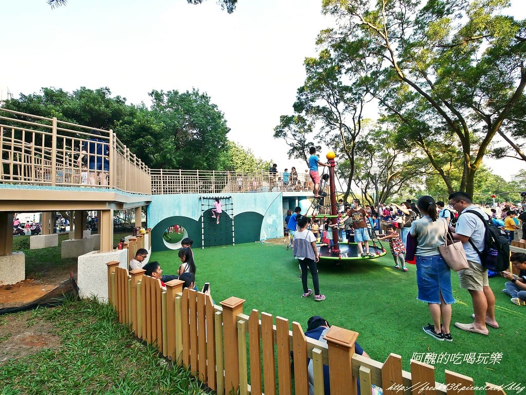【新北特色公園】林口小熊公園/林口公鄰23公園,超可愛的小熊共融遊戲場,設備完善、林木成蔭,還可野餐哦! - 第32張圖 P1440345