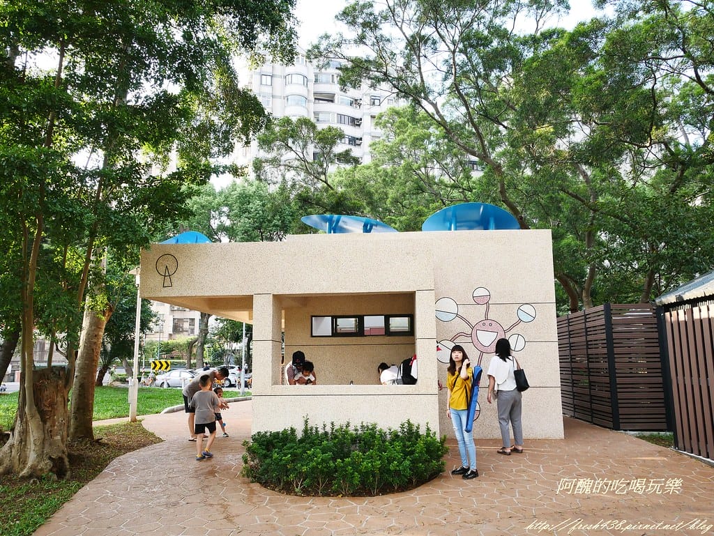 【新北特色公園】林口小熊公園/林口公鄰23公園,超可愛的小熊共融遊戲場,設備完善、林木成蔭,還可野餐哦! - 第44張圖 P1440371