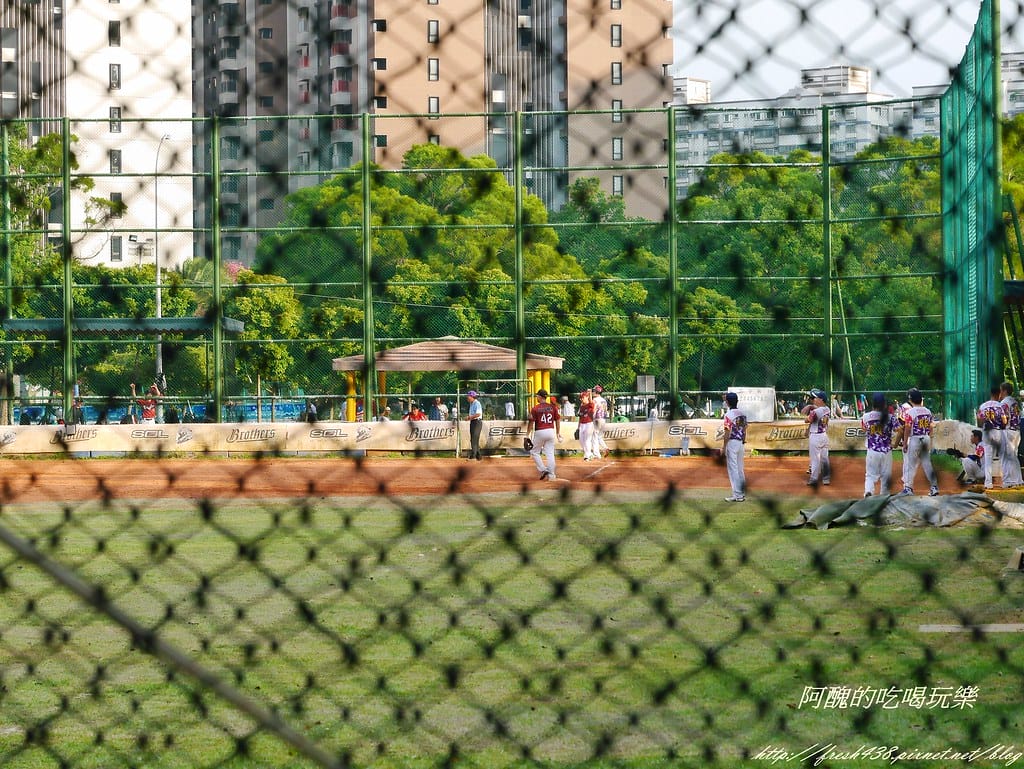 【新北特色公園】林口小熊公園/林口公鄰23公園,超可愛的小熊共融遊戲場,設備完善、林木成蔭,還可野餐哦! - 第7張圖 P2410471