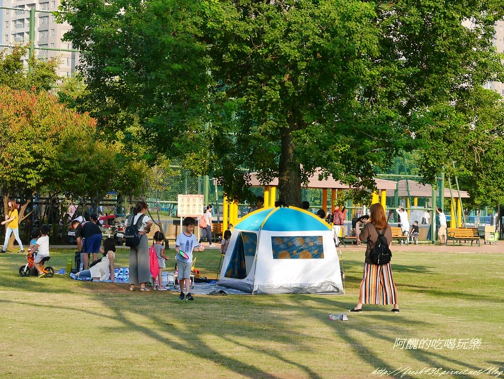 【新北特色公園】林口小熊公園/林口公鄰23公園,超可愛的小熊共融遊戲場,設備完善、林木成蔭,還可野餐哦! - 第50張圖 P2410462