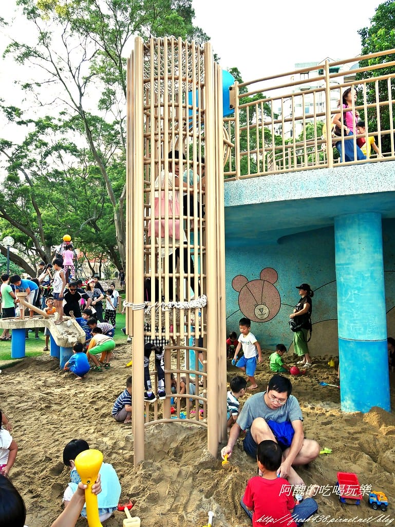 【新北特色公園】林口小熊公園/林口公鄰23公園,超可愛的小熊共融遊戲場,設備完善、林木成蔭,還可野餐哦! - 第25張圖 P1440355
