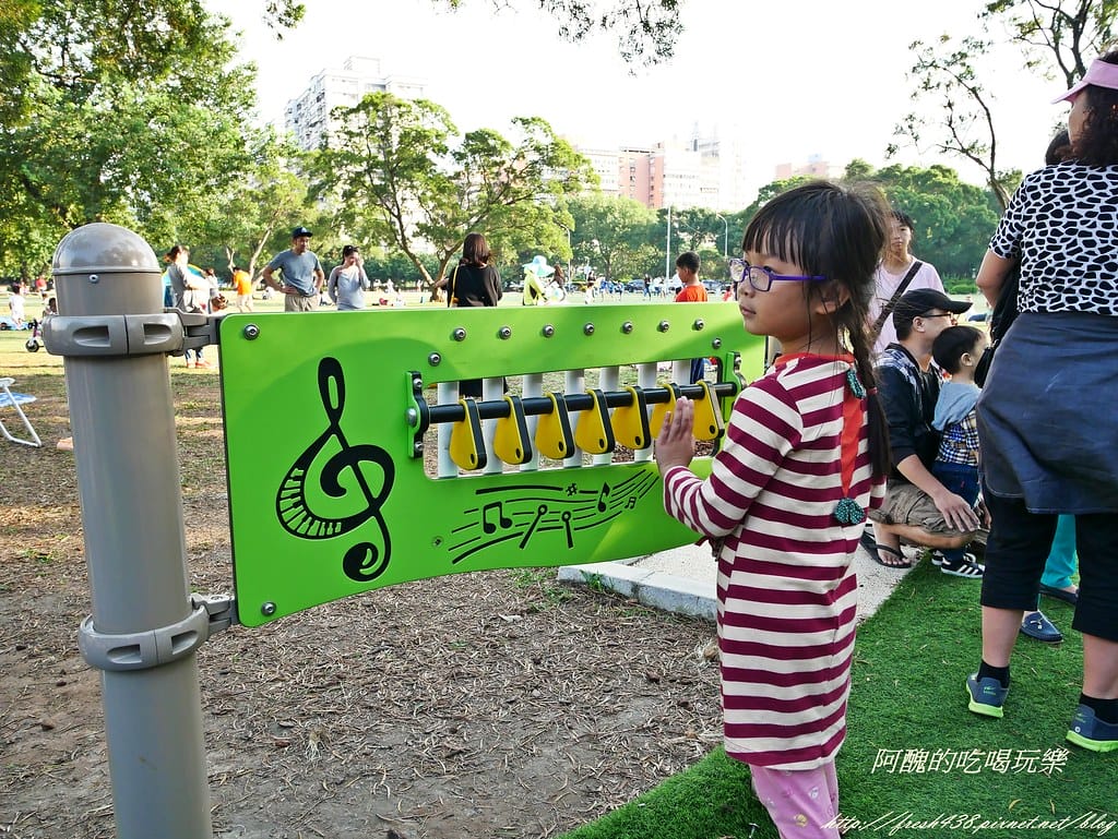 【新北特色公園】林口小熊公園/林口公鄰23公園,超可愛的小熊共融遊戲場,設備完善、林木成蔭,還可野餐哦! - 第42張圖 P1440364