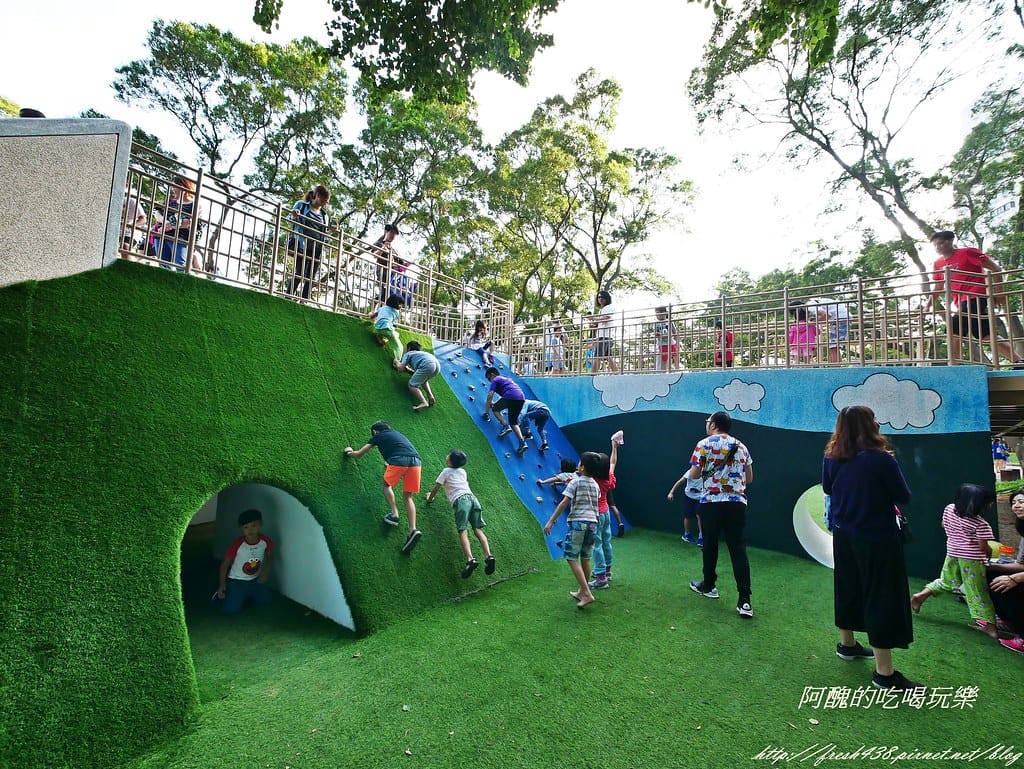 【新北特色公園】林口小熊公園/林口公鄰23公園,超可愛的小熊共融遊戲場,設備完善、林木成蔭,還可野餐哦! - 第18張圖 P1440336