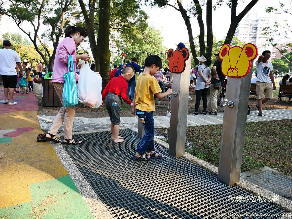 【新北特色公園】林口小熊公園/林口公鄰23公園,超可愛的小熊共融遊戲場,設備完善、林木成蔭,還可野餐哦! - 第31張圖 P1440347