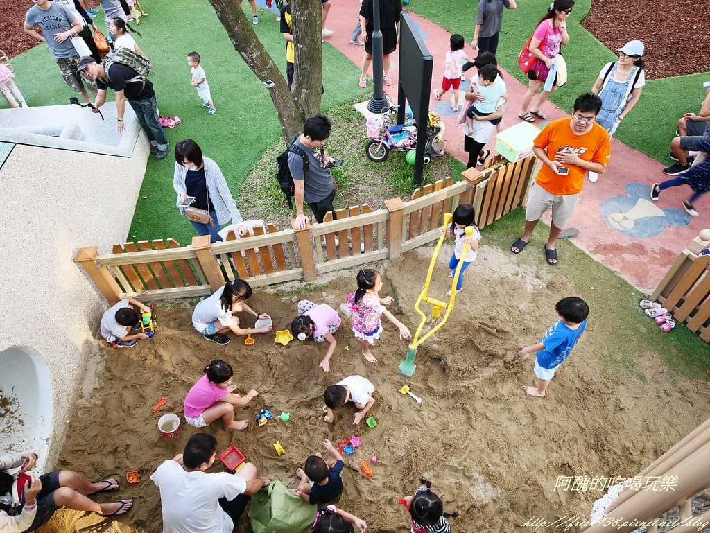 【新北特色公園】林口小熊公園/林口公鄰23公園,超可愛的小熊共融遊戲場,設備完善、林木成蔭,還可野餐哦! - 第22張圖 P1440383
