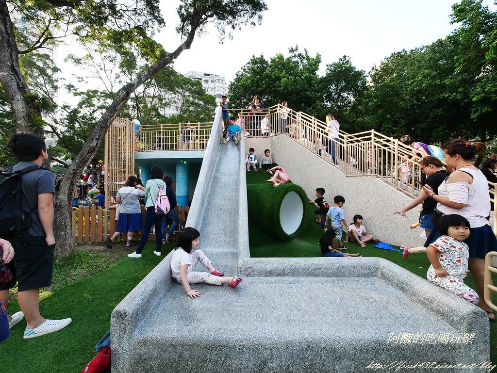 【新北特色公園】林口小熊公園/林口公鄰23公園,超可愛的小熊共融遊戲場,設備完善、林木成蔭,還可野餐哦! - 第17張圖 P1440358
