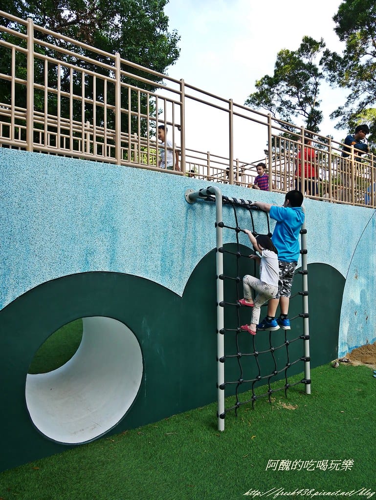 【新北特色公園】林口小熊公園/林口公鄰23公園,超可愛的小熊共融遊戲場,設備完善、林木成蔭,還可野餐哦! - 第20張圖 P1440343