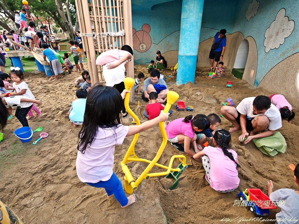 【新北特色公園】林口小熊公園/林口公鄰23公園,超可愛的小熊共融遊戲場,設備完善、林木成蔭,還可野餐哦! - 第23張圖 P1440353